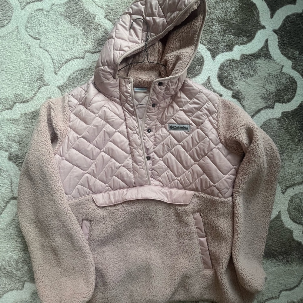 Columbia pullover fleece.  Pale Pink